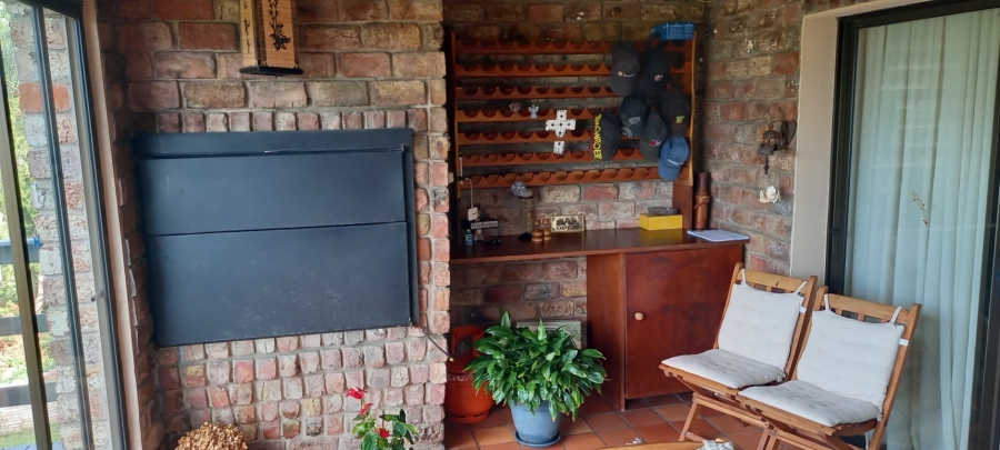 6 Bedroom Property for Sale in Bergsig Western Cape
